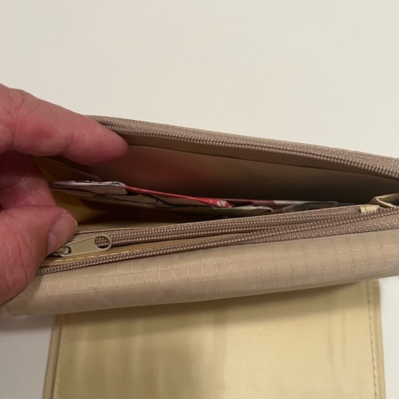 NWT Polyester‎ Women's Credit Card Wallet🔥🔥💰💰(C4) - Picture 4 of 6